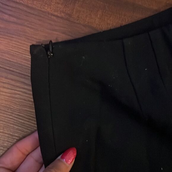 SoCa St John Black Shorts - Excellent Condition - Side Zipper - Pockets - Size 6 - Picture 3 of 4